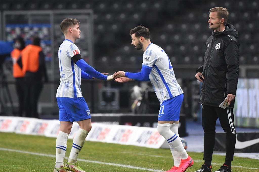 Maximilian Mittelstädt (25, l.) muss bei Hertha BSC mal wieder für Marvin Plattenhardt (31) Platz machen, womöglich auch in der neuen Saison.