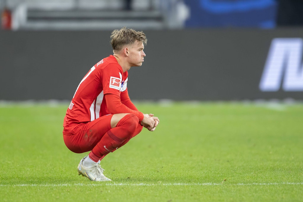 Puh: Maximilian Mittelstädt hat bei Hertha BSC im Duell mit Marvin Plattenhardt mal wieder das Nachsehen. 