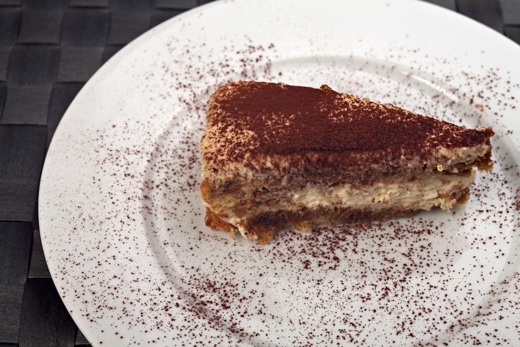 Der cremige Dessert- Klassiker Tiramisu ist auch als Torte ein Genuss. Probieren Sie das Rezept gleich aus!