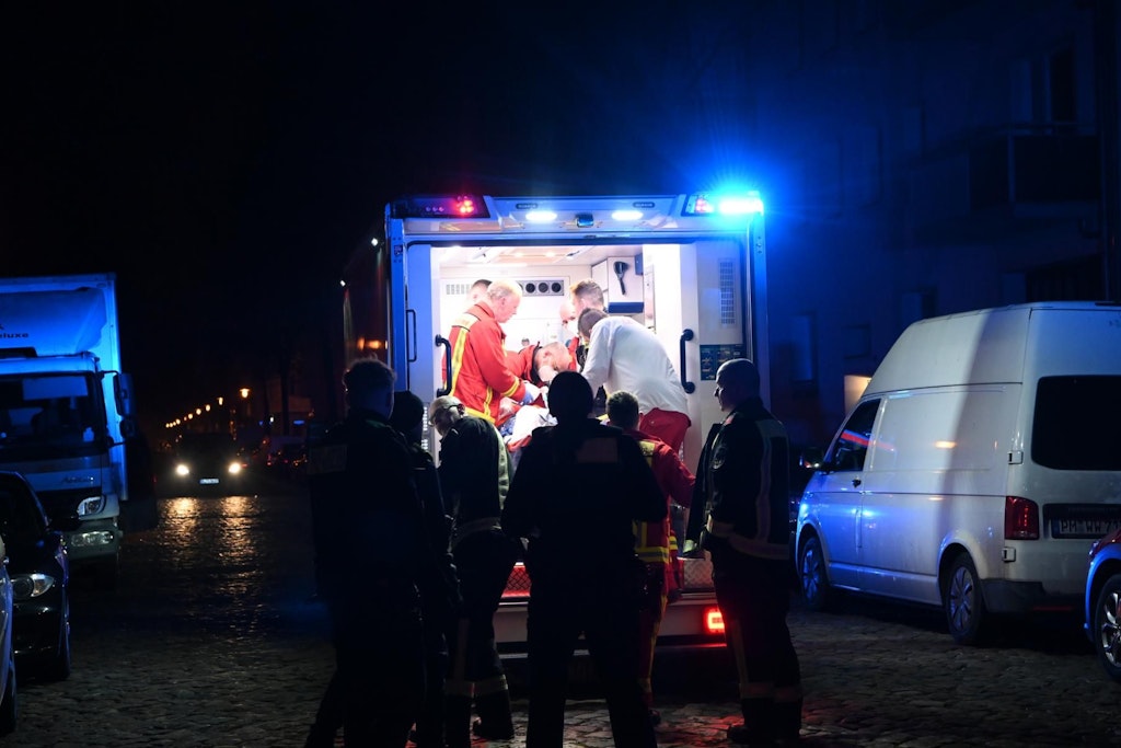 In Friedrichsfelde hat ein Mann seine Lebensgefährtin niedergestochen.
