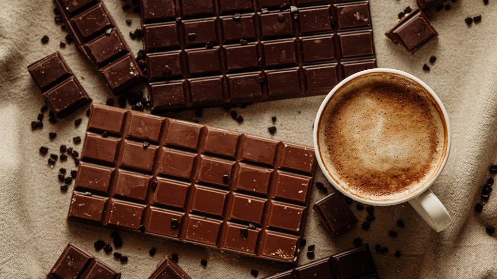 Die Kombination aus Kaffee und Schokolade macht das Rezept für Tiramisu-Torte so unwiderstehlich.