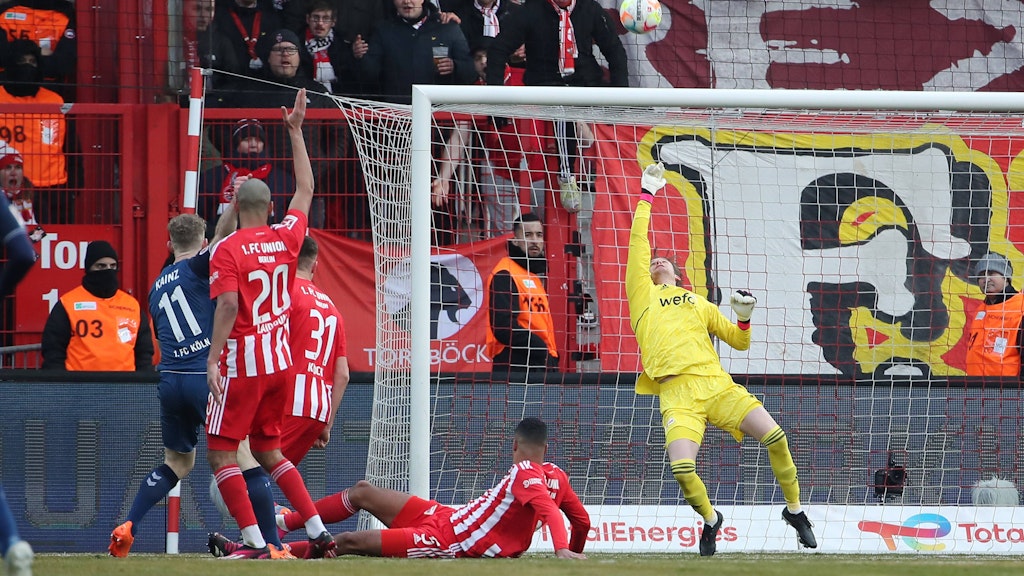 Frederik Rönnow rettet gegen Florian Kainz. Auch darum endete die Partie zwischen seinem 1. FC Union und dem 1. FC Köln mit 0:0.