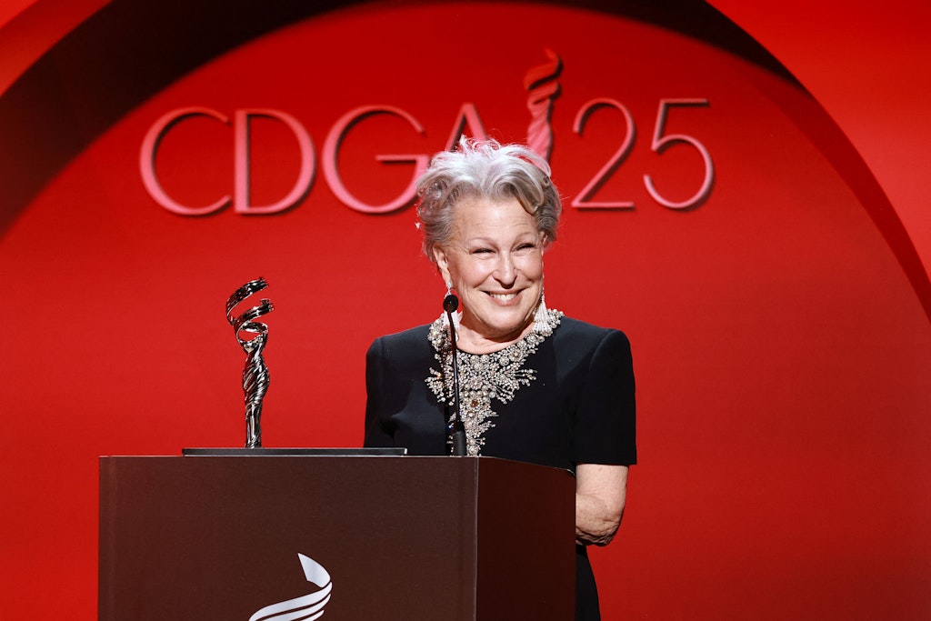 Bette Midler bei einer Verleihung im Februar 2023 in Los Angeles.