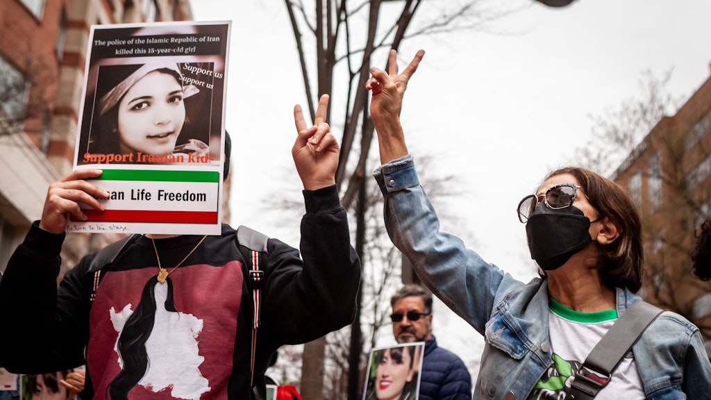 Proteste in Washington: Seit Wochen erschüttern Berichte über vergiftete Schulmädchen den Iran, die Regierung gerät immer stärker unter Druck.