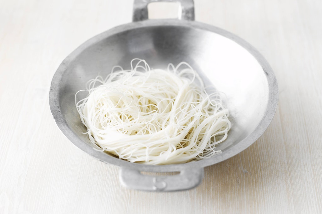 Wer es asiatisch mag - mit mit Reisnudel-Rezepten richtig kreativ werden. 