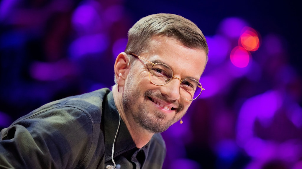 Joko Winterscheidt saß bereits am Ratepult von „The Masked Singer“. Ist er der Waschbär?