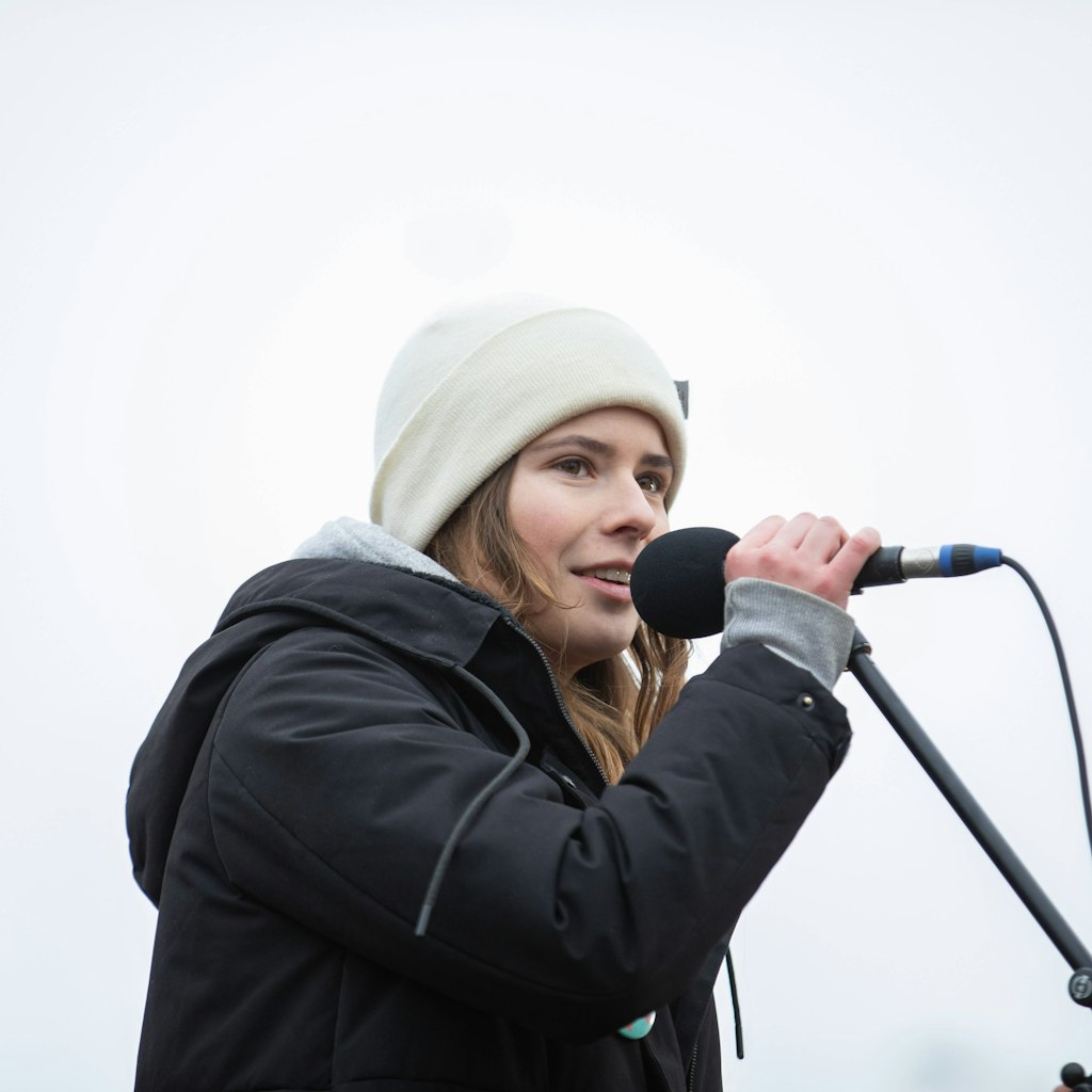 Luisa Neubauer bei einer „Fridays for Future“-Demonstration. Gemeinsam mit Kurt Krömer wirbt sie jetzt für die Teilnahme am Berliner Volksentscheid Klima. 