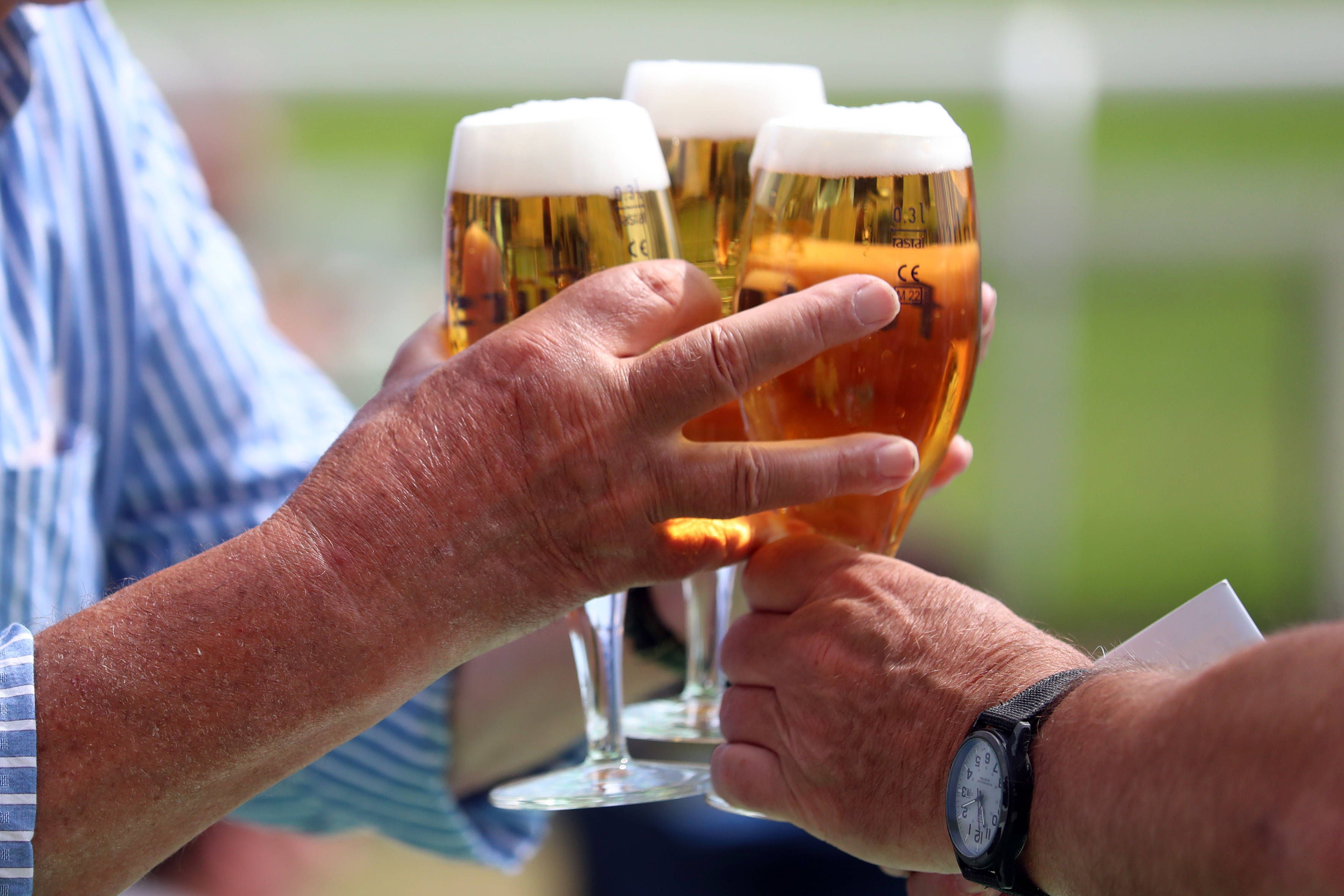 Krebs Durch Alkohol: Wer Mehr Als DIESE Menge Trinkt, Steigert Sein ...