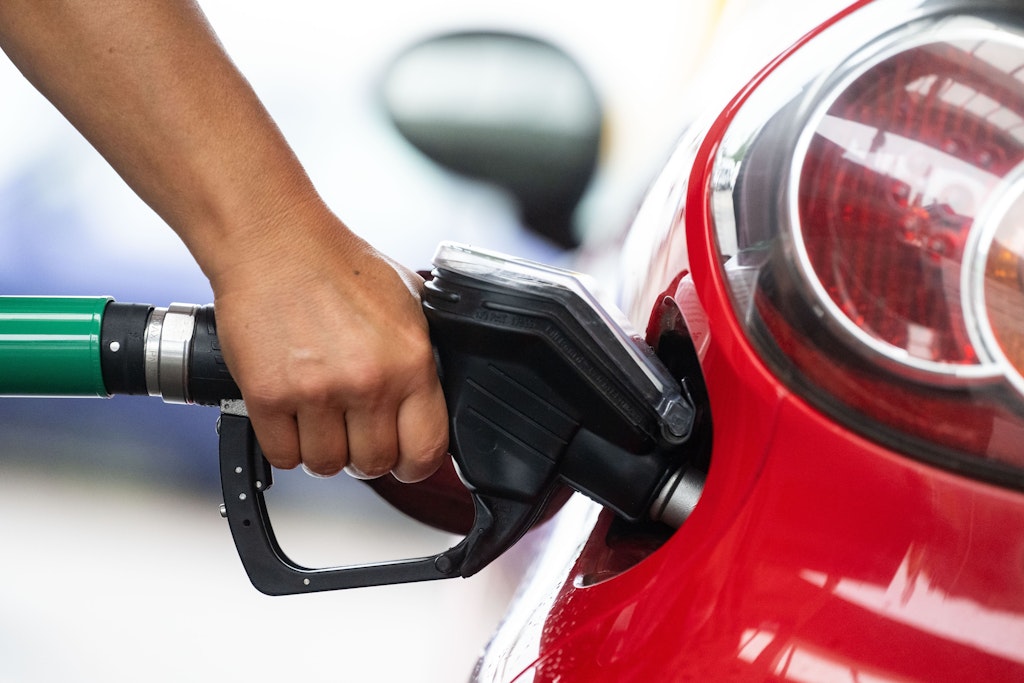 Am Morgen schnell noch vor der Arbeit tanken? Keine gute Idee – um diese Urzeit lauert Abzocke an der Tankstelle.