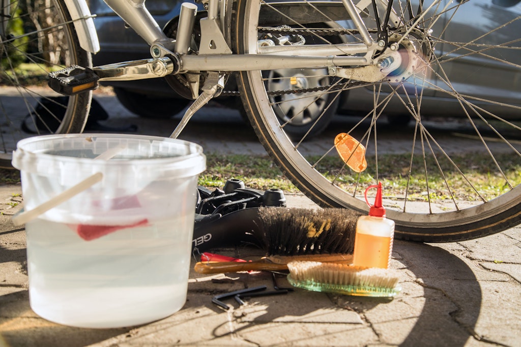 Bevor es auf die erste große Tour des Jahres geht, gönnen Radfahrerinnen und Radfahrer dem Drahtesel besser ein wenig Aufmerksamkeit.