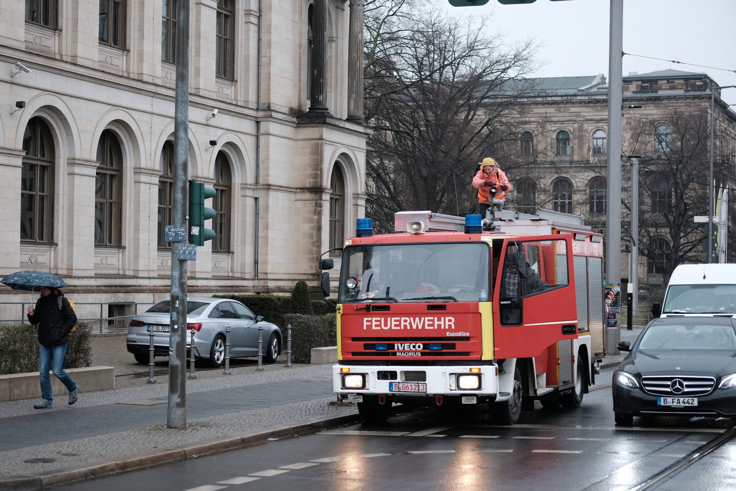 So Ergaunerte Sich Die Letzte Generation Das Feuerwehrauto! Besitzer ...