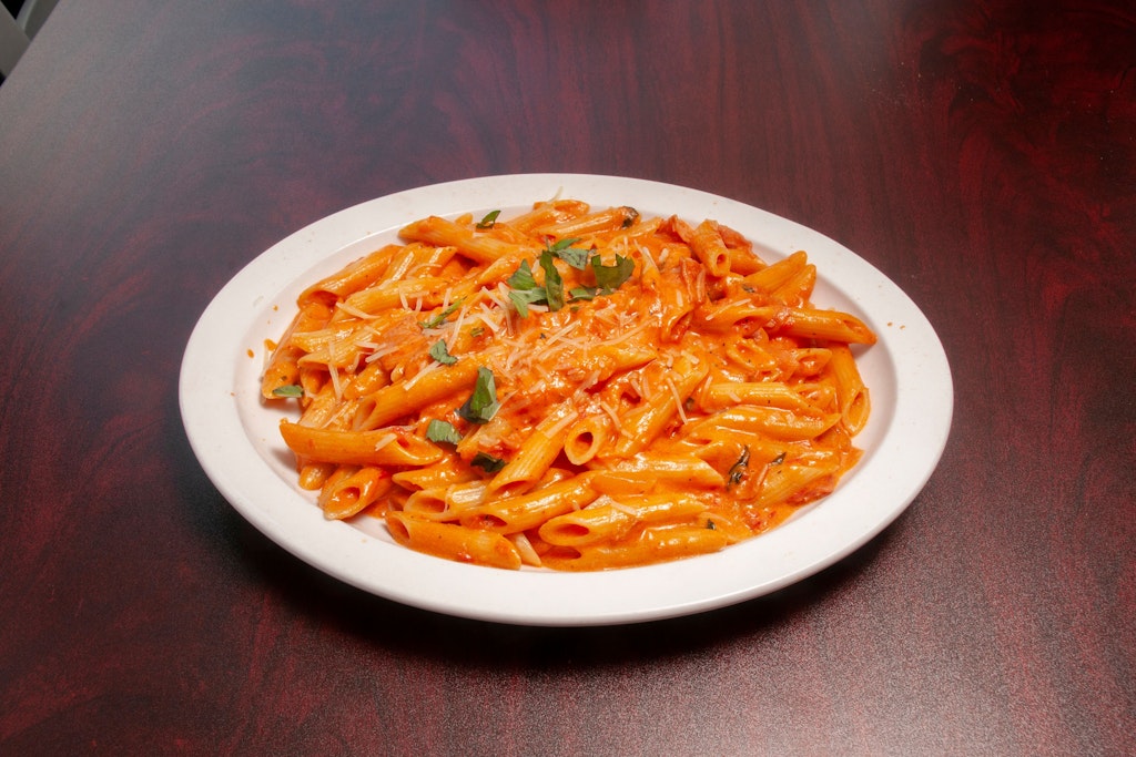 Herrlich cremig und fruchtig-tomatig: Probieren Sie das Rezept für Penne alla Vodka gleich mal aus!