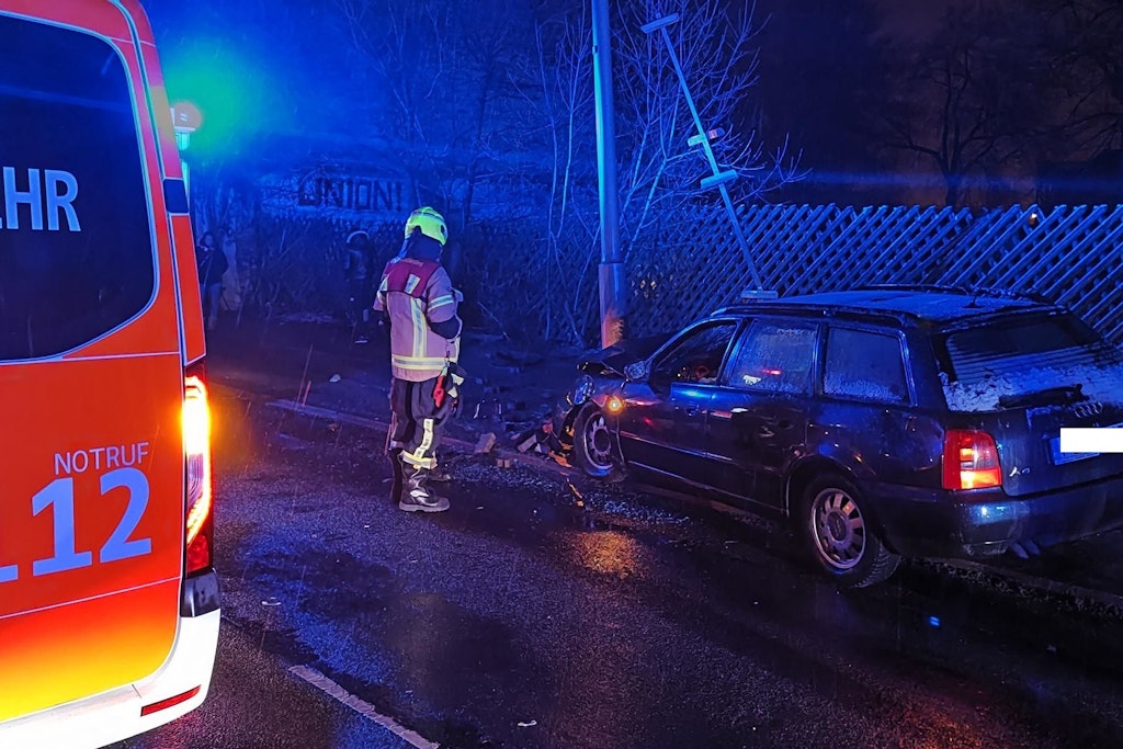 Bei einem Unfall auf der Treskowallee in Karlshorst gab es zum Glück nur Leichtverletzte.