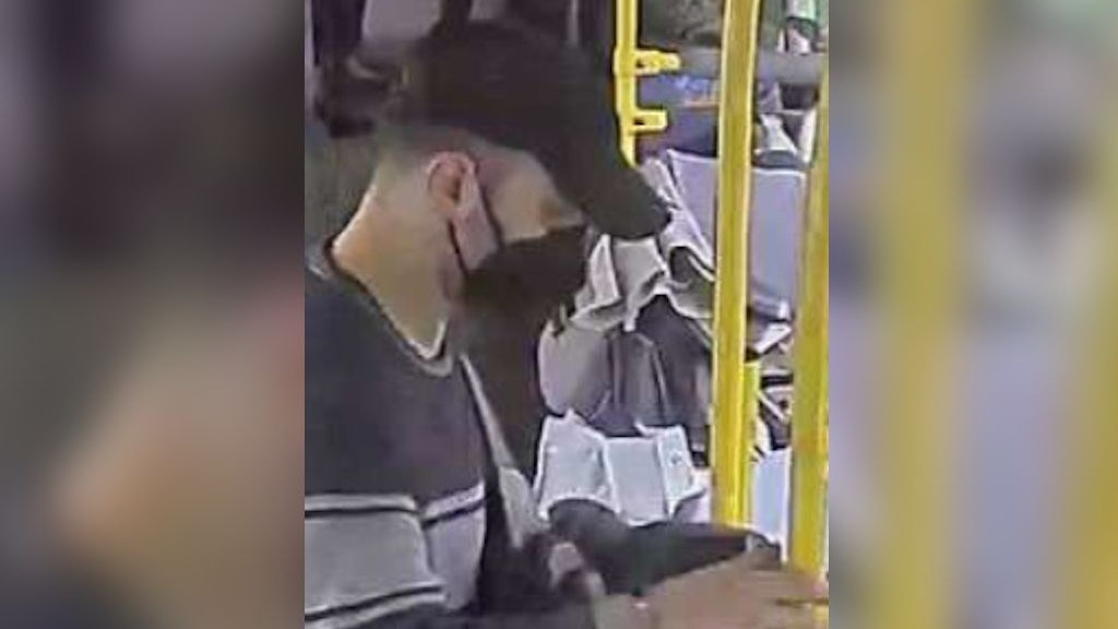 Wer kann der Polizei Berlin Hinweise zu diesem Mann geben.