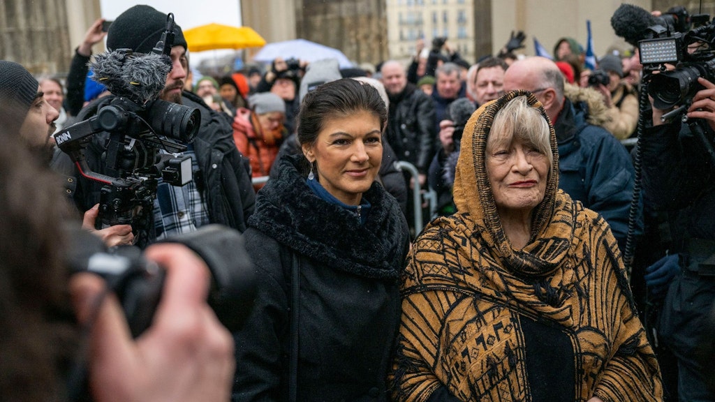 Eckhart machte sich unter anderen über Kritiker der Friedensdemo von Wagenknecht und Schwarzer in Berlin lustig.