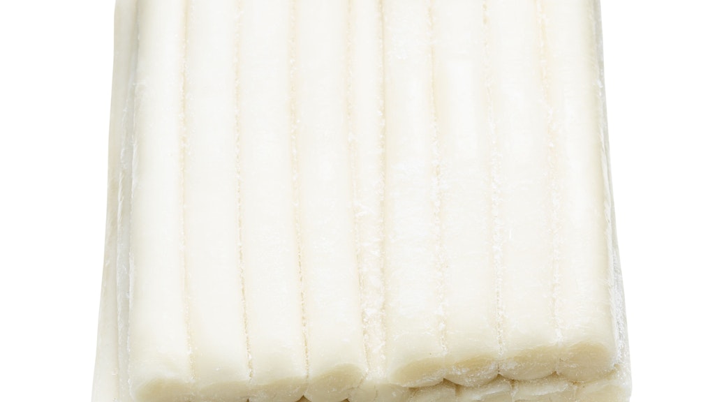 Die Reiskuchen findet man im Asia-Supermarkt. So steht dem Rezept nichts mehr im Weg!