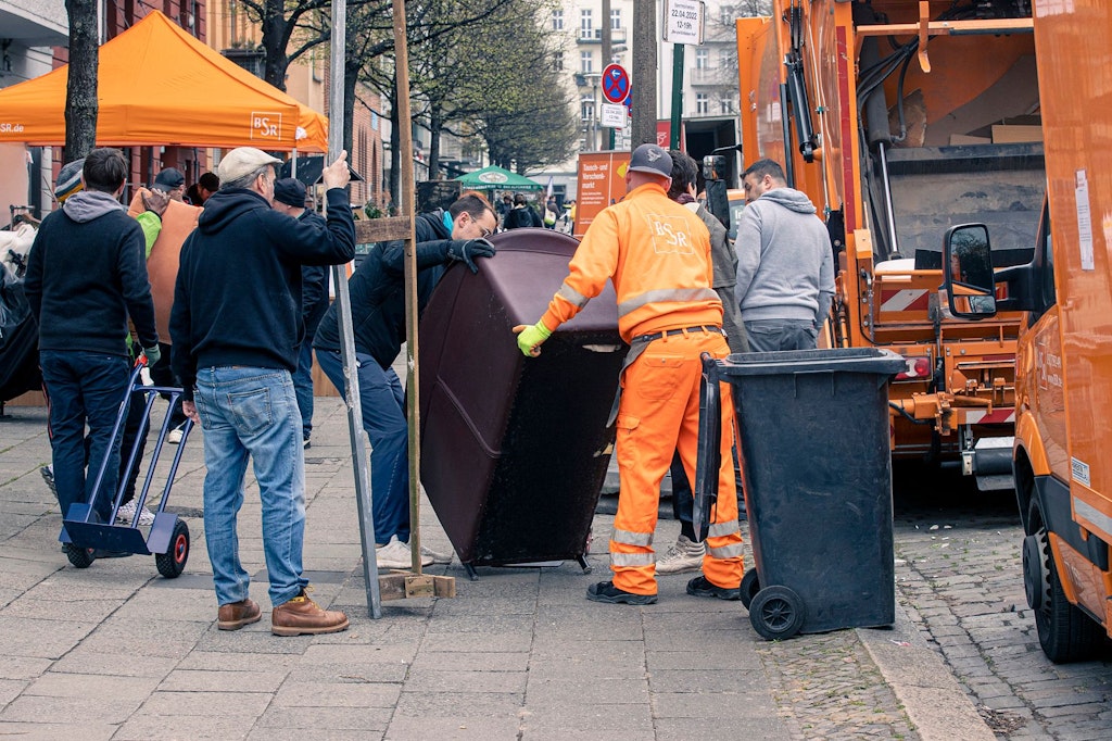 Sperrmüllsammlung bei einem Aktionstag der BSR in Berlin.