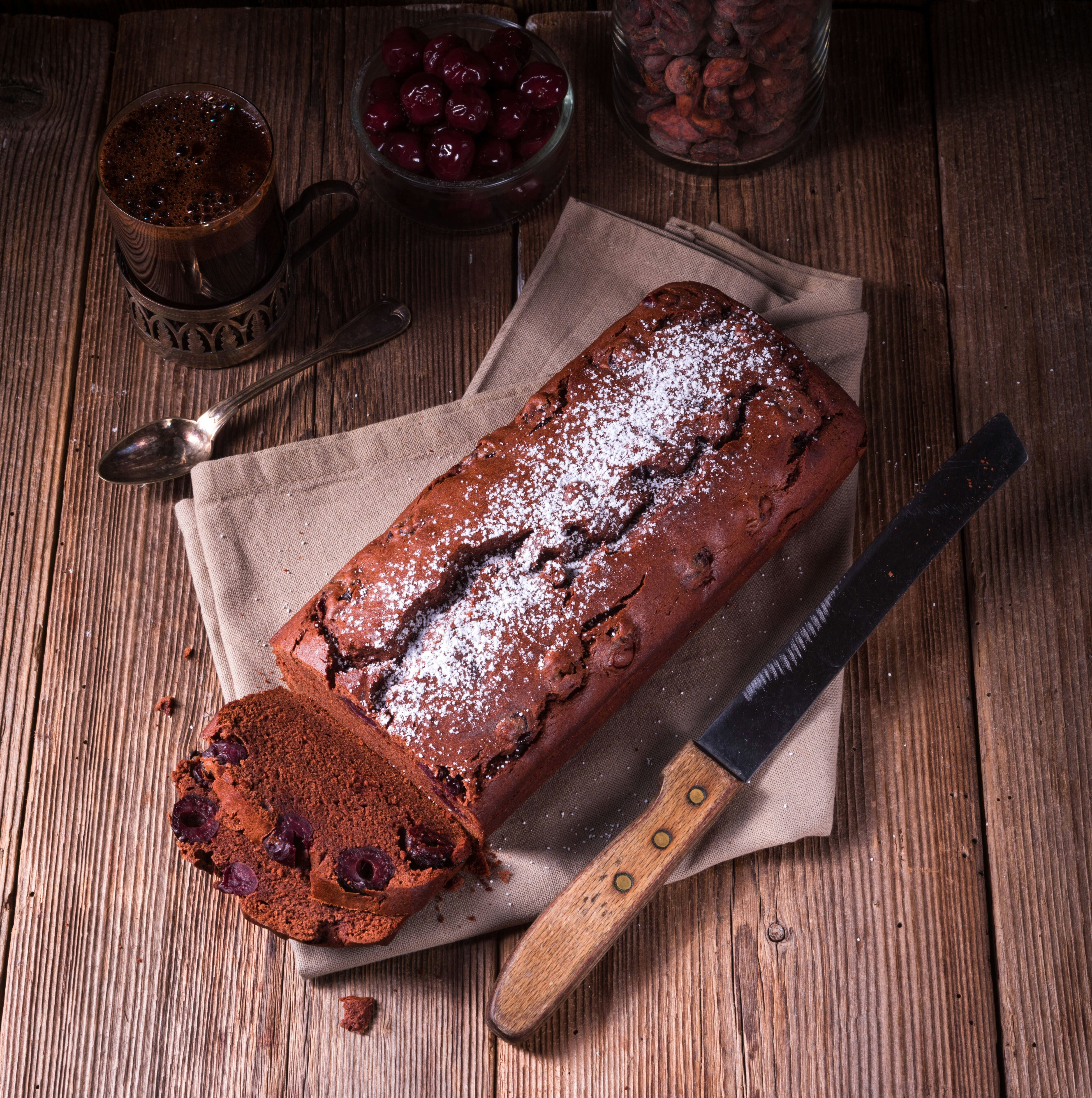 Rezept für saftigen Rotweinkuchen mit Kirschen