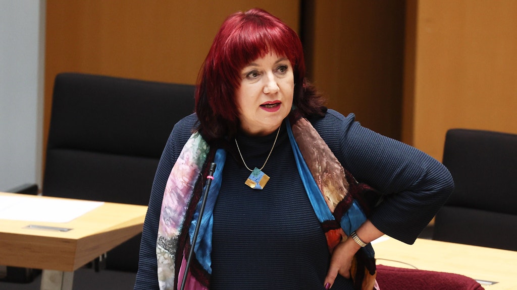 Bildungssenatorin Astrid-Sabine Busse im Abgeordnetenhaus in Berlin. Die Senatorin hat keine großen Erwartungen an den Bildungsgipfel. 