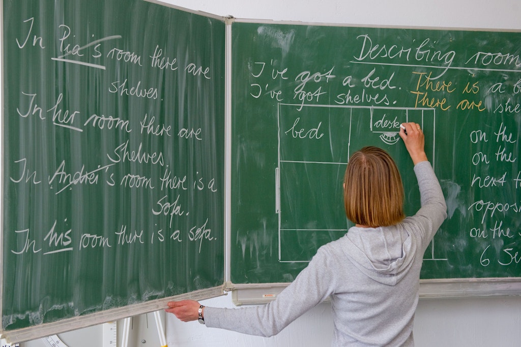 Lehrermangel, Digitalisierung, schlechte Leistungen der Grundschüler machen den Schulen in Deutschland zu schaffen. Ein Bildungsgipfel will Lösungen suchen. 