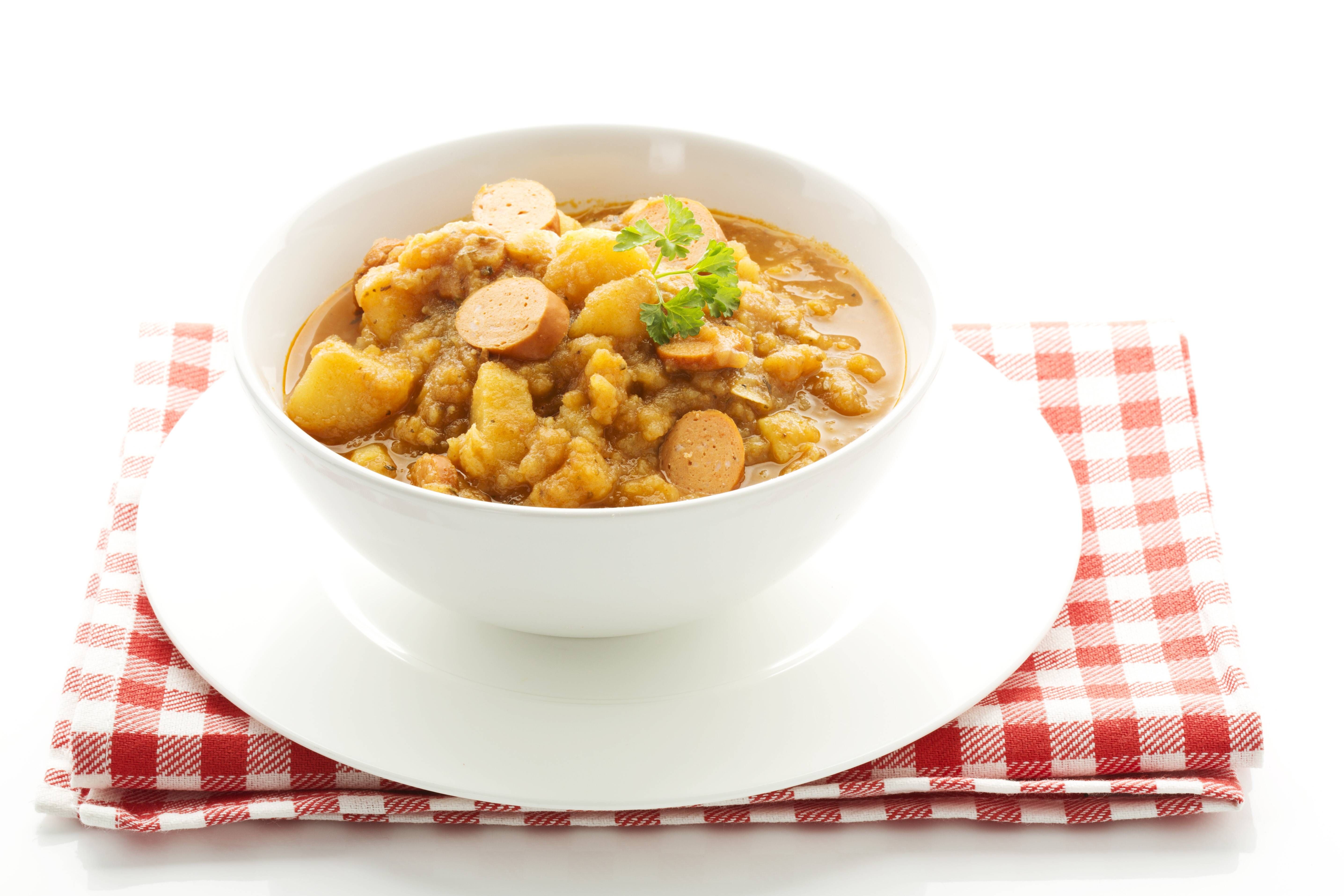 Rezept Für Kartoffelgulasch Mit Würstchen: Dieses Deftige Gericht Wird ...