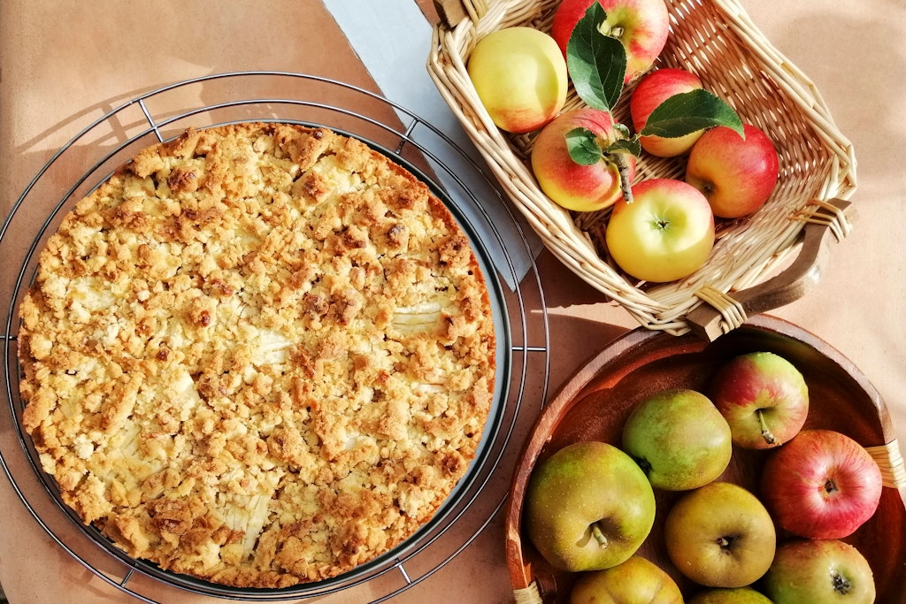 Der Apfel-Streuselkuchen ist absolut perfekt für jede Kaffeetafel.