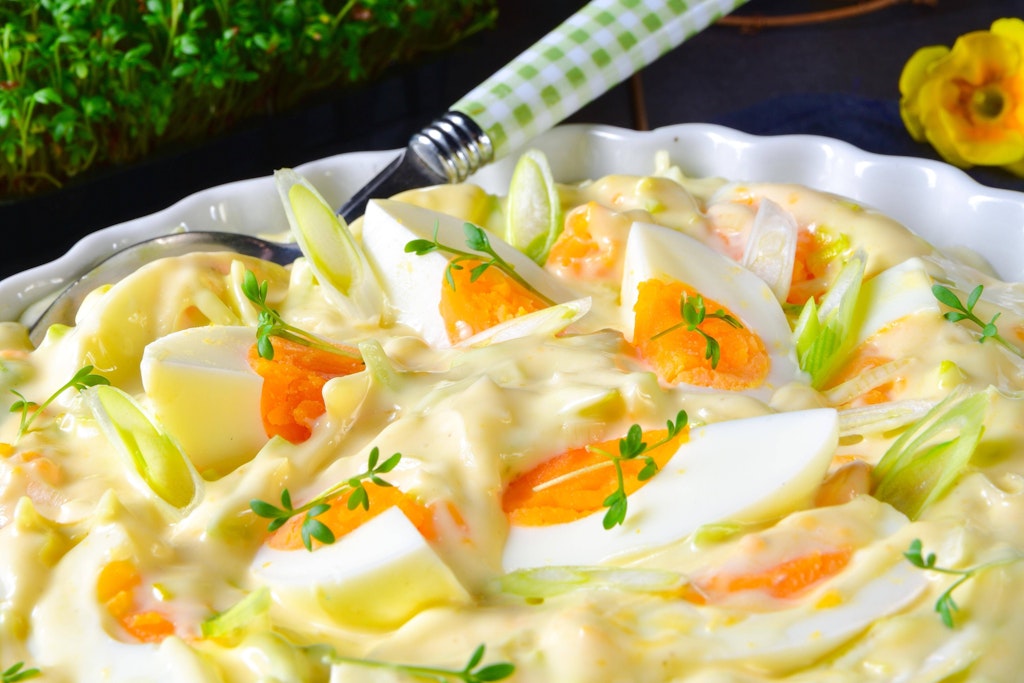Der 7-Tassen-Salat ist ein echter Klassiker unter den Rezepten für den Grillabend.