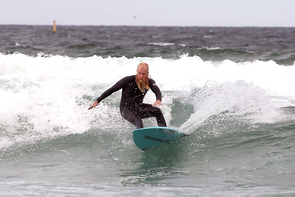 Blake Johnston auf dem Brett – er surfte 500 Wellen in 40 Stunden.