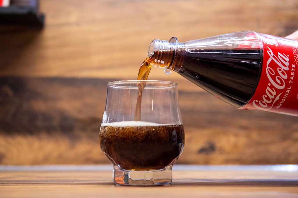 Zuckersüß und beliebt: Besonders Kinder greifen gern zur Cola, wenn sie die freie Getränkewahl haben.