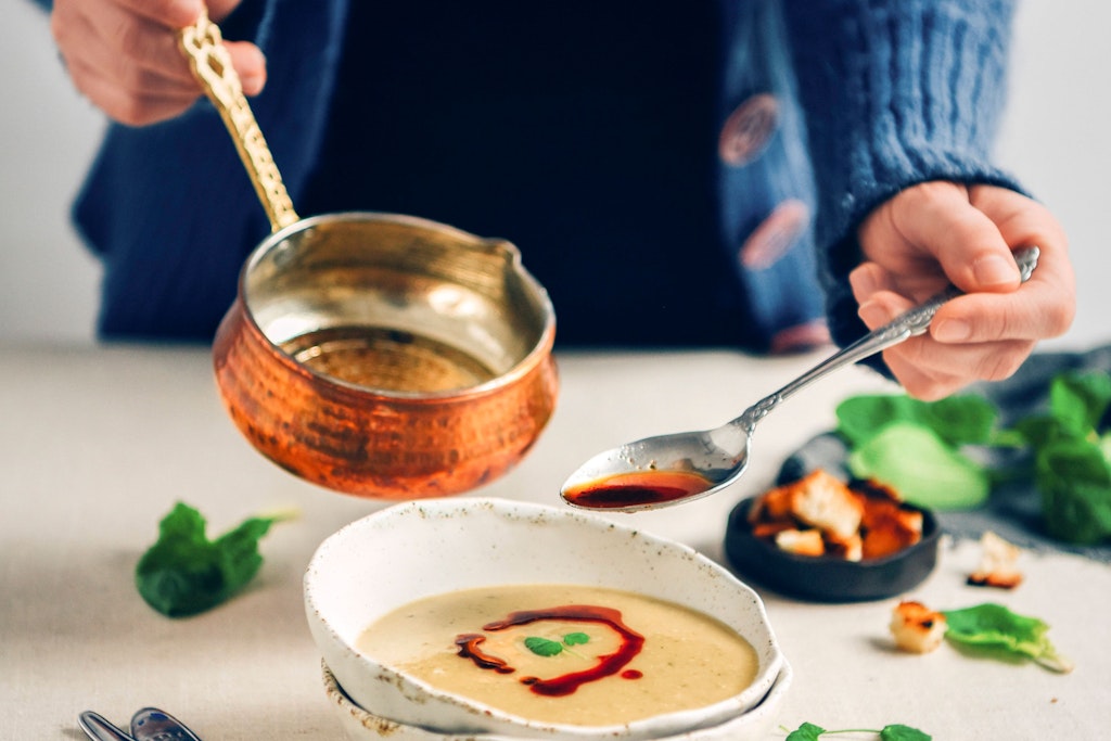 Eine leckere türkische Linsensuppe schmeckt immer.