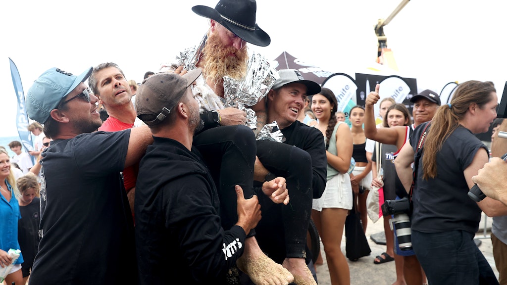 Blake Johnston erschöpft nach seiner Surf-Session.