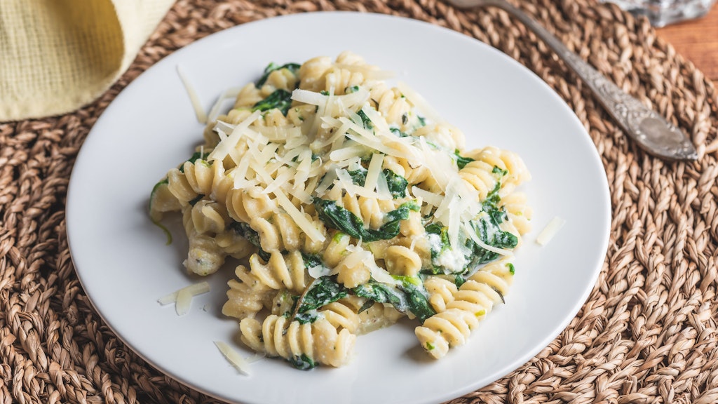 Welche Nudeln man für die Pasta mit Spinat und Frischkäse nimmt, ist Geschmackssache.