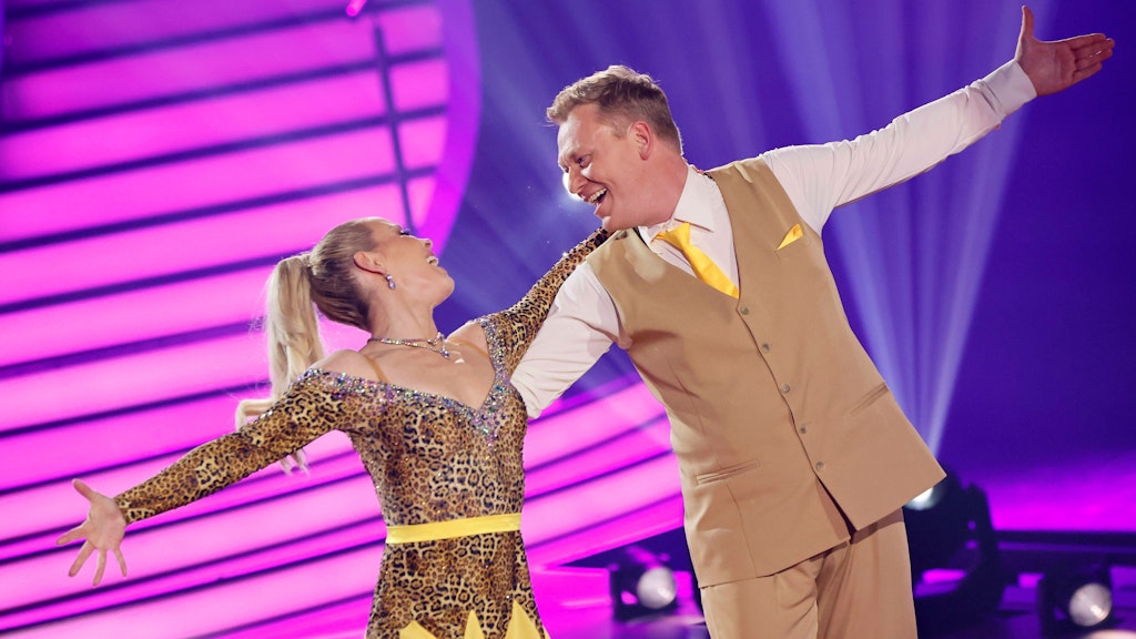 Jens „Knossi“ Knossalla und Isabel Edvardsson bekommen so viele Punkte, sie können ihr Glück kaum fassen.