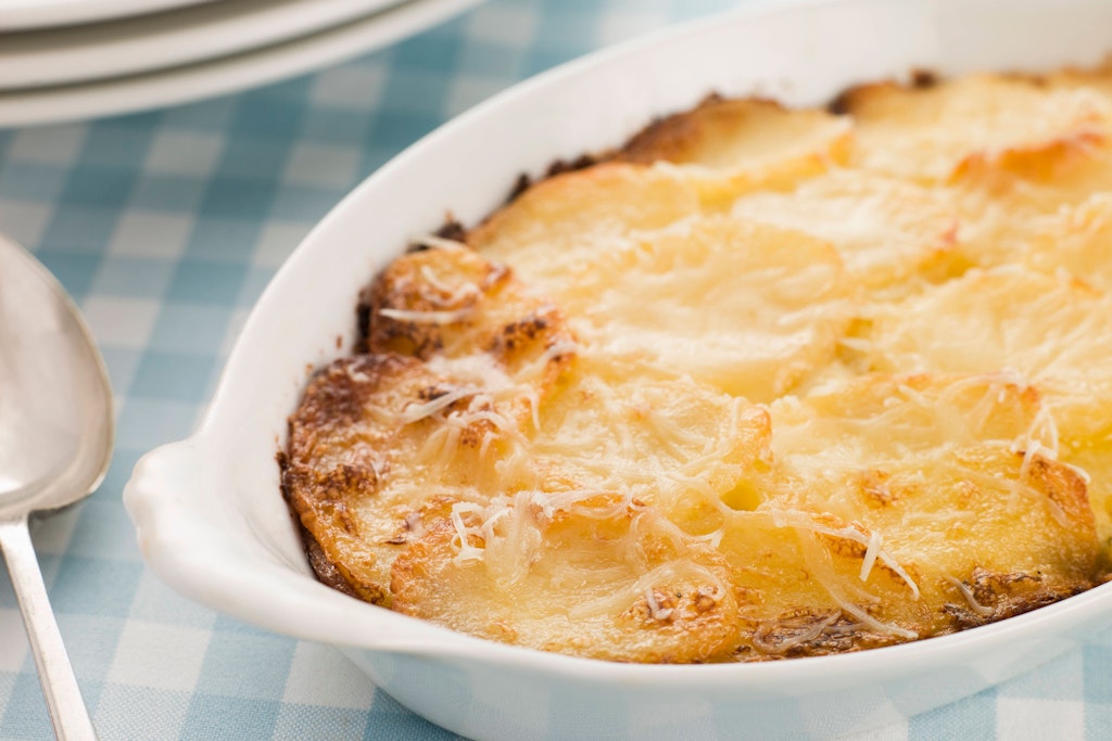 Ein leckeres Kartoffel-Bärlauch-Gratin passt perfekt in die Saison.