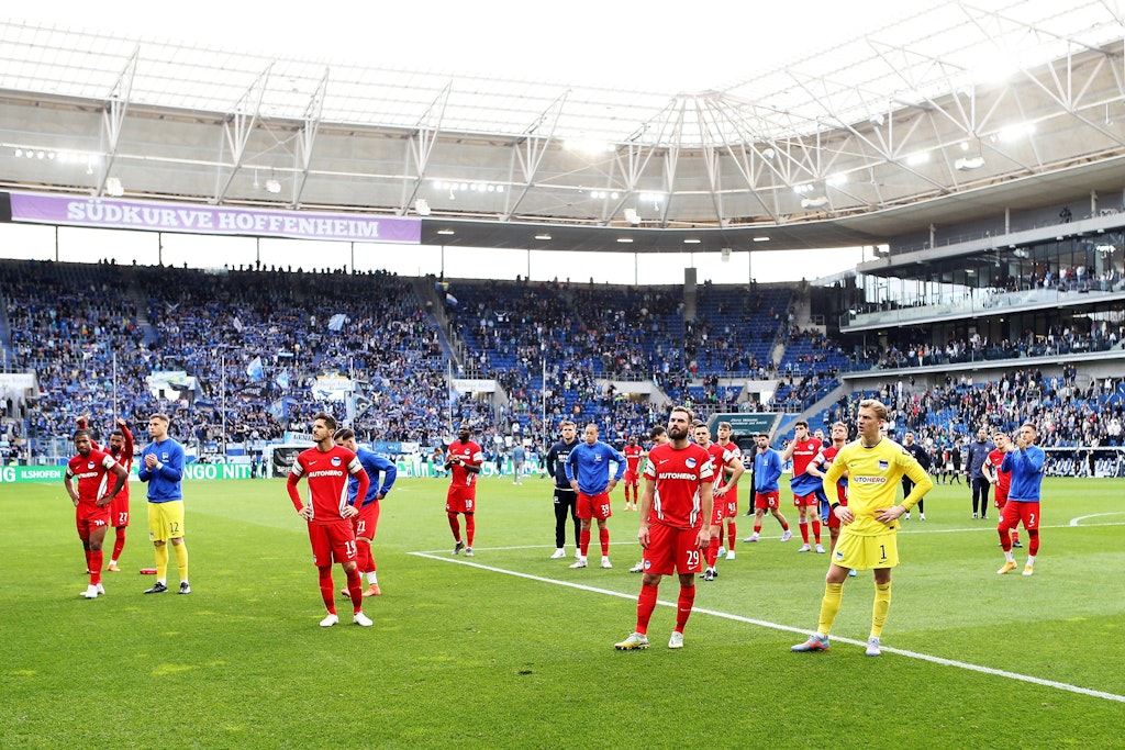 2300 Hertha-Fans reisten nach Hoffenheim und wurden mal wieder bitter enttäuscht. Die blau-weißen Profis bedankten sich immerhin für den Support beim 1:3.
