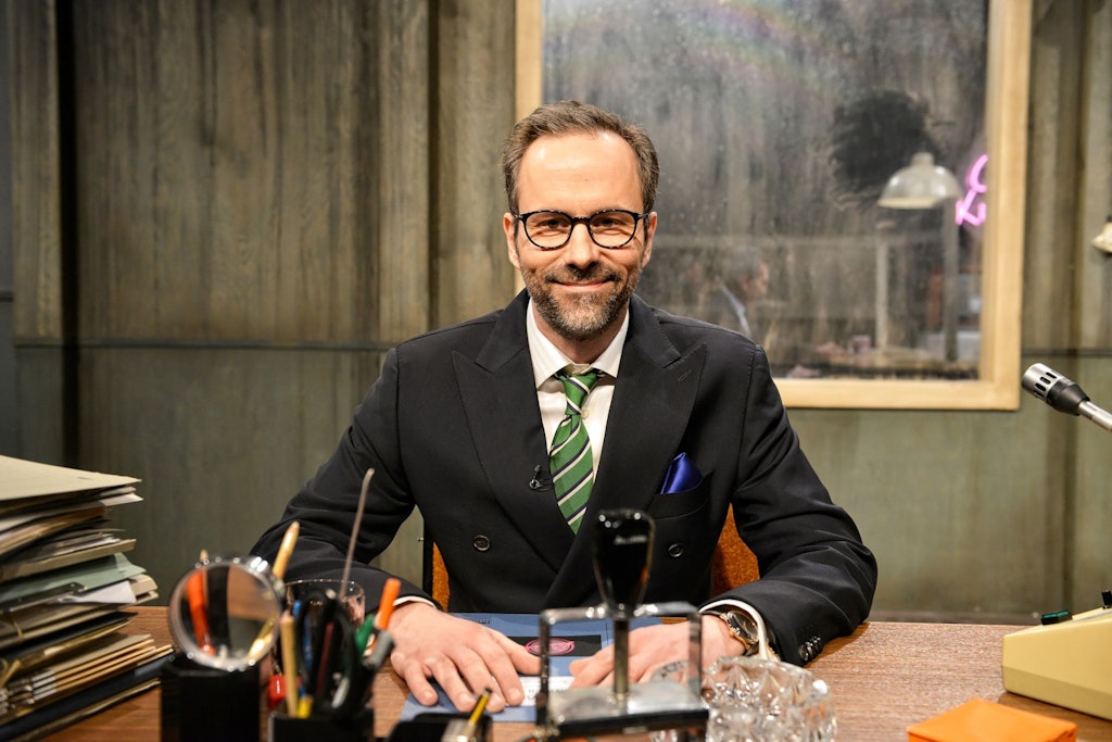 Komiker und Moderator Kurt Krömer in seiner rbb-Show „Chez Krömer“. Die Sendung wurde inzwischen abgesetzt - aber Krömer meldet sich mit dem wöchentlichen Podcast „Feelings“ bei seinen Fans.
