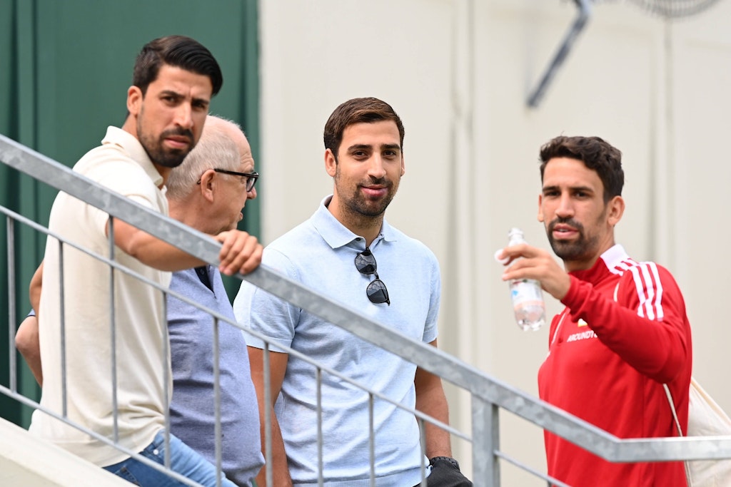 Rio-Weltmeister Sami Khedira (35, l.) schaute gegen Frankfurt nicht das erste Mal beim 1. FC Union vorbei, besuchte seinen jüngeren Bruder Rani bereits in der Vergangenheit. So wie hier in einem Trainingslager.