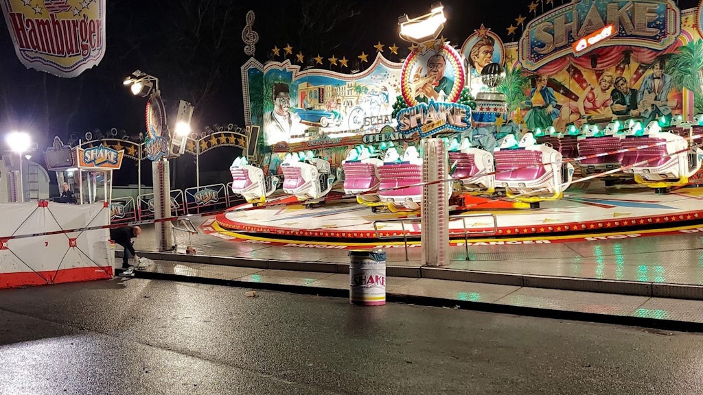 An diesem Karussell auf der Kirmes „Send“ in Münster ist der 31-Jährige nach einer Auseinandersetzung niedergestochen worden. Nach einem Stich ins Herz ist er verblutet. 