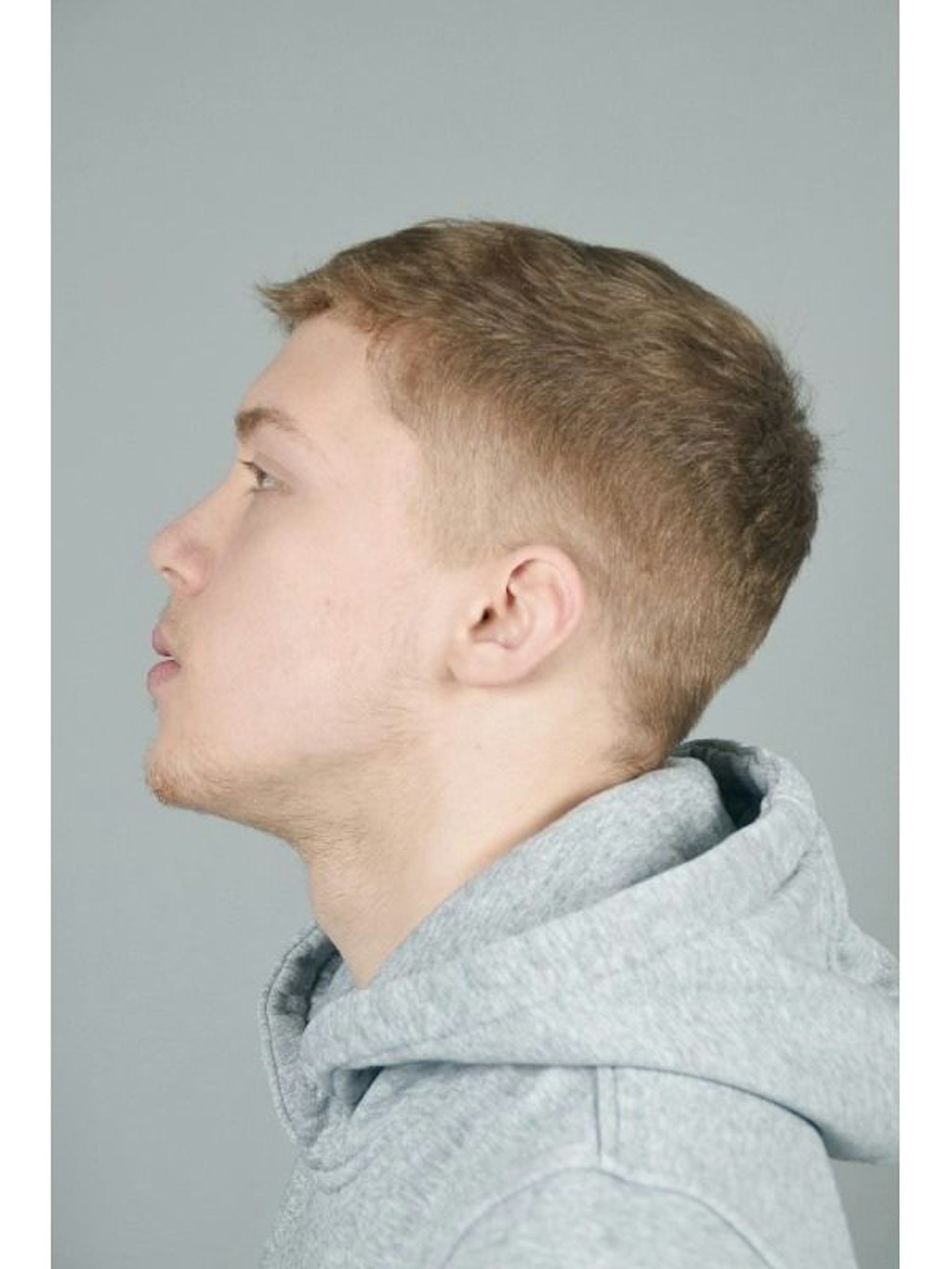 Nach dem 21-jährigen Yevgeni A. fandet die Polizei jetzt mit Fotos.