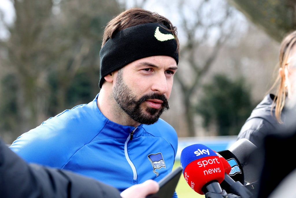 Marvin Plattenhardt (31) sprach nach dem Training bei Hertha BSC über seine Zukunft im Klub. Der Kapitän möchte bleiben.