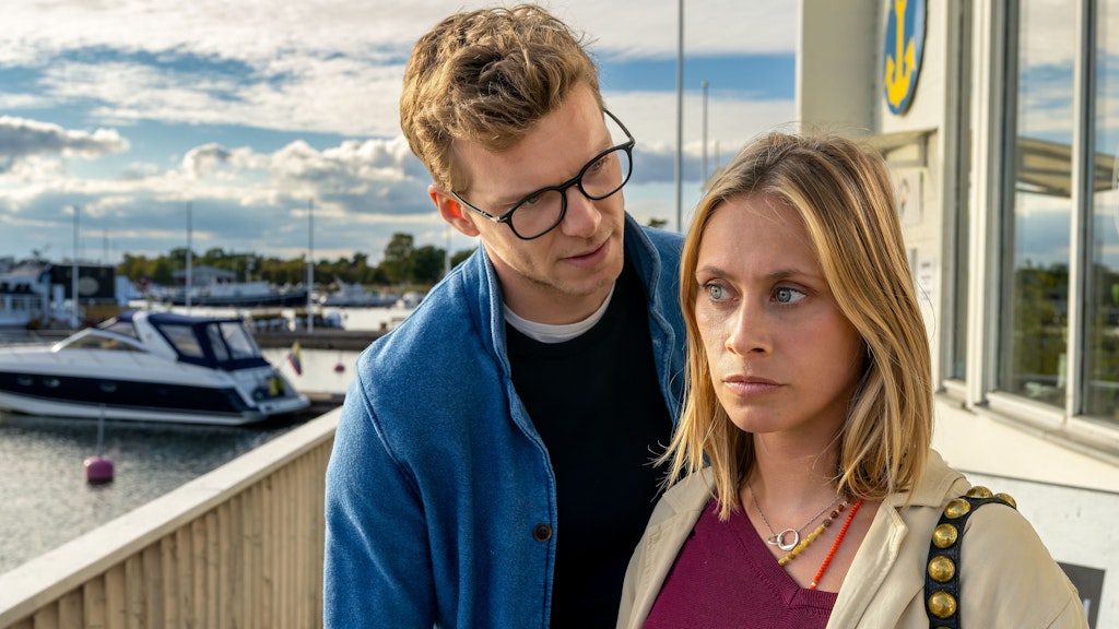 Hanna (Sina Tkotsch) und Tom (Jakob Nienhaus) in „Inga Lindström - Hanna und das gute Leben“.