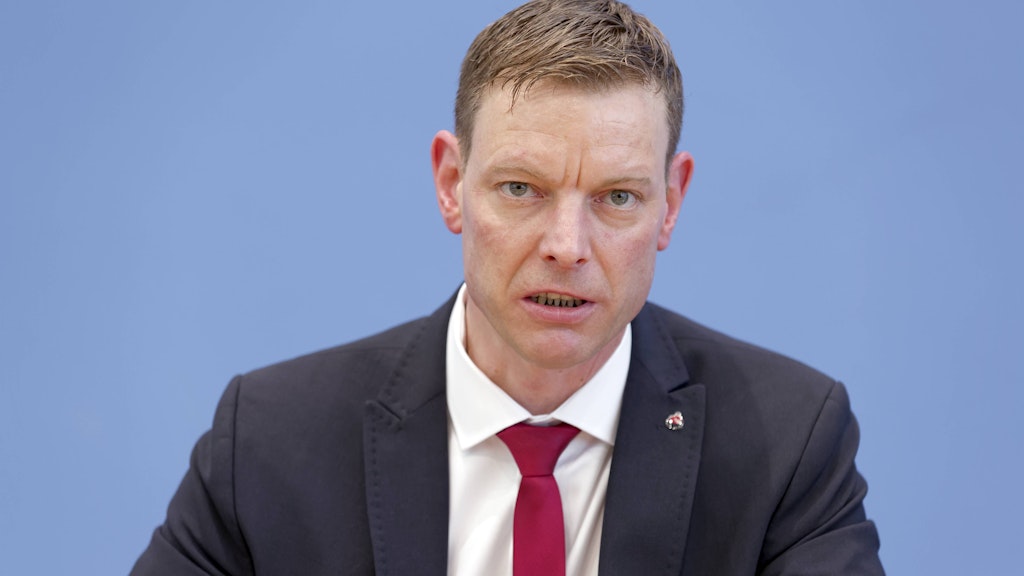 Dirk Engelhardt vom Bundesverband Güterkraftverkehr Logistik und Entsorgung (BGL) befürchtet Millionenschäden im Warentransport wegen der Streiks.