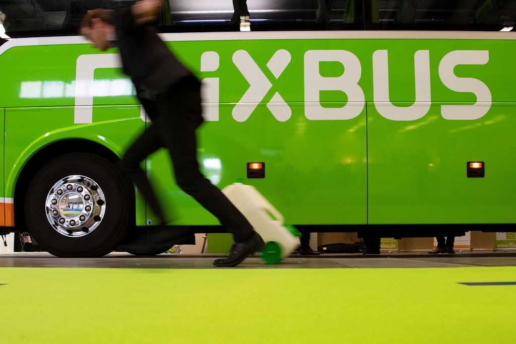 Ein Bus des Unternehmens Flixbus. Viele wollen wegen des Streiks am Montag auf Busse umsteigen.