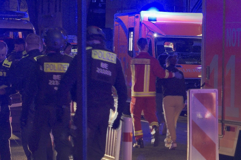 Polizei am Tatort nach der brutalen Tat.