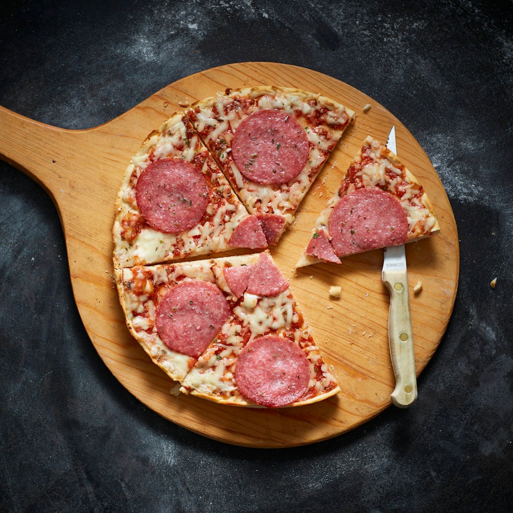Leckere Tiefkühlpizza ist schnell zubereitet - und das spart in der Pfanne sogar noch Energie!