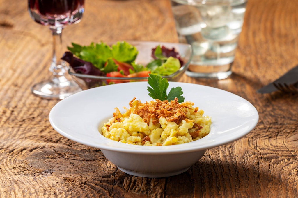 Die Käsespätzle sind perfekt als Beilage, man kann sie aber auch pur genießen.