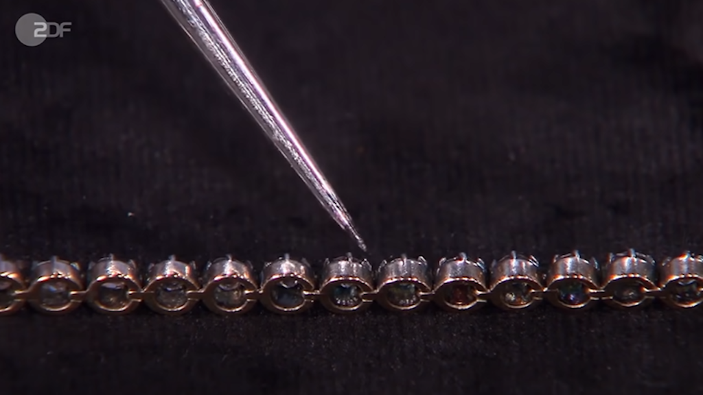 Aus 82 in Silber gefassten Diamanten besteht die Kette, die bei „Bares für Rares“ zum Verkauf steht.