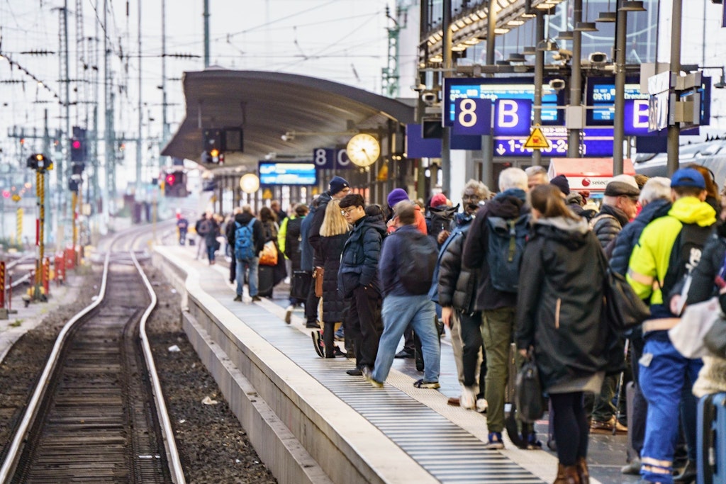 Viele verschoben ihre Reise und fuhren schon am Wochenende mit dem Zug los, um den Megastreik am Montag zu umgehen. 