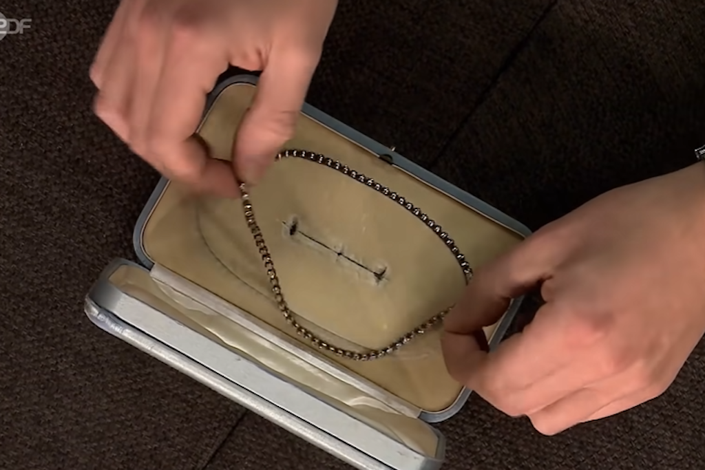 Diese Kette steht bei „Bares für Rares“ zum Verkauf.