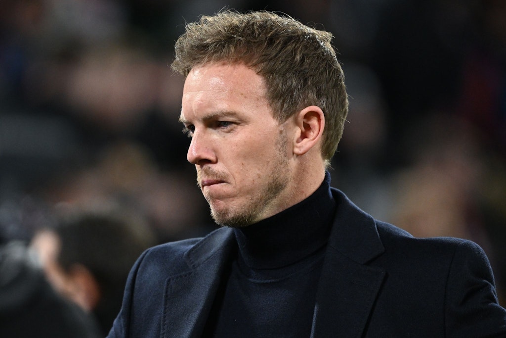 Trainer Julian Nagelsmann kommt ins Grübeln. Nach seiner Beurlaubung beim FC Bayern will ihn jetzt Tottenham Hotspur auf die Insel locken.